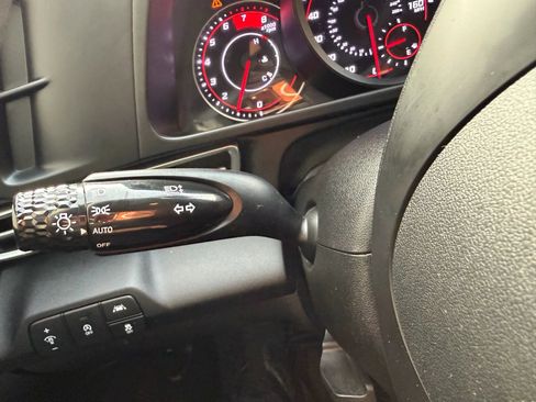 Used 2021 Hyundai Elantra SE image 16