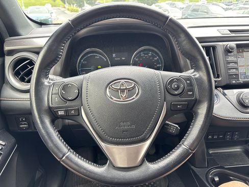 Used 2017 Toyota RAV4 SE AWD/4WD image 12
