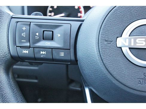 Used 2023 Nissan Rogue S image 11