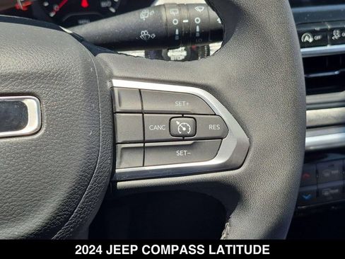 Used 2024 Jeep Compass Latitude AWD/4WD image 18