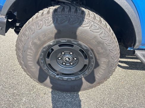 Used 2024 Ford Bronco Badlands image 11