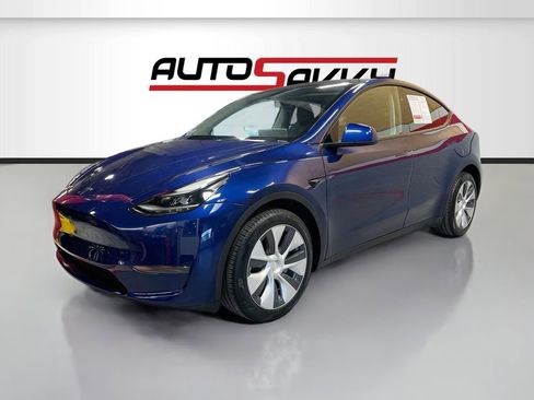 Used 2023 Tesla Model Y Long Range AWD/4WD image 3