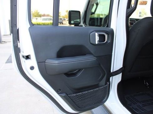 Used 2021 Jeep Wrangler Unlimited Sahara image 23