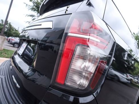 Used 2023 Chevrolet Suburban Premier AWD/4WD image 19