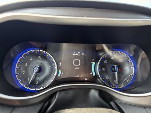 Used 2023 Chrysler Pacifica Touring-L FWD image 33