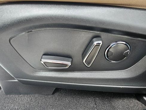 Used 2020 Ford Explorer Limited image 35