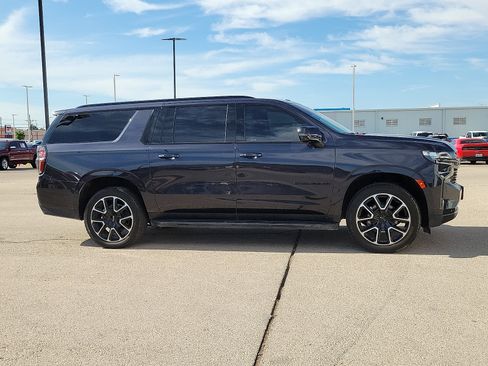 Used 2022 Chevrolet Suburban RST w/ Luxury Package RWD image 5
