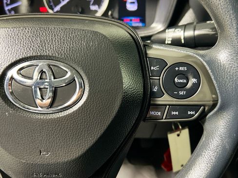 Used 2021 Toyota Corolla LE FWD image 18