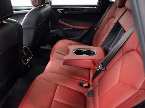 Certified 2025 Porsche Macan image 29
