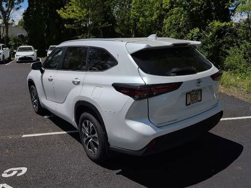 Used 2025 Toyota Highlander XLE AWD/4WD image 9