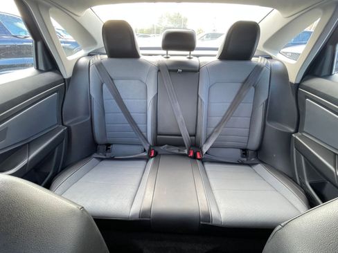 Used 2025 Volkswagen Jetta SE image 32