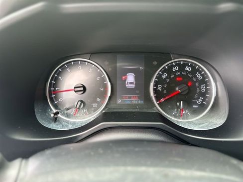 Used 2021 Toyota RAV4 LE image 16