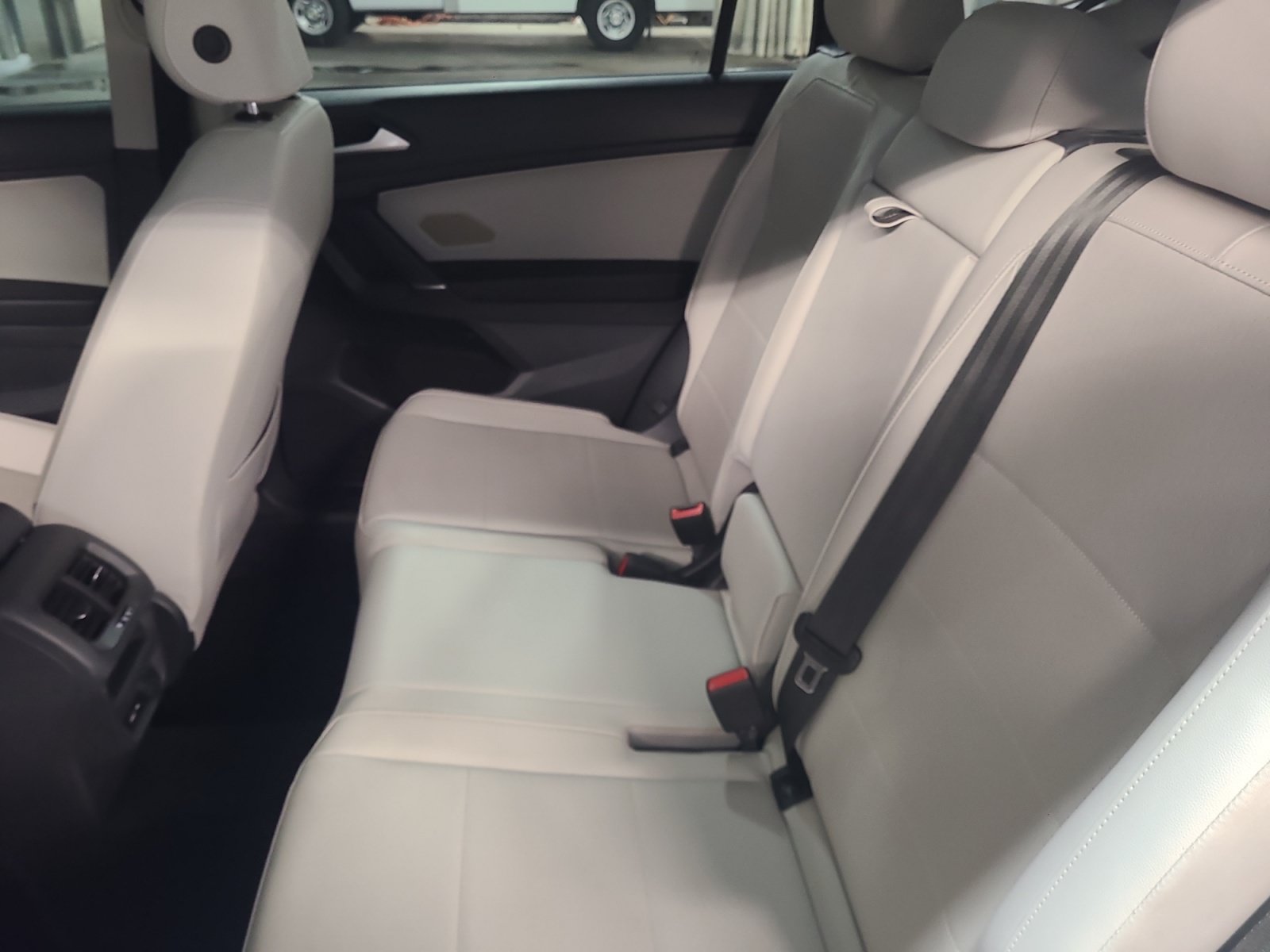Used 2020 Volkswagen Tiguan SE FWD image 17