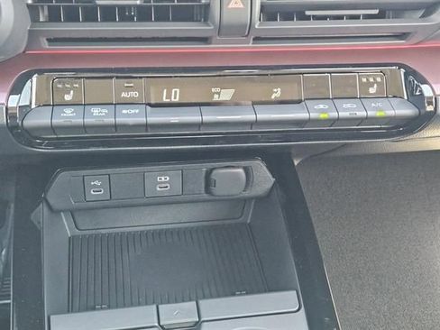 New 2025 Toyota Prius Plug-In Hybrid image 15