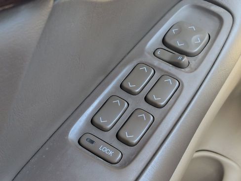 Used 2004 Cadillac De Ville FWD image 20