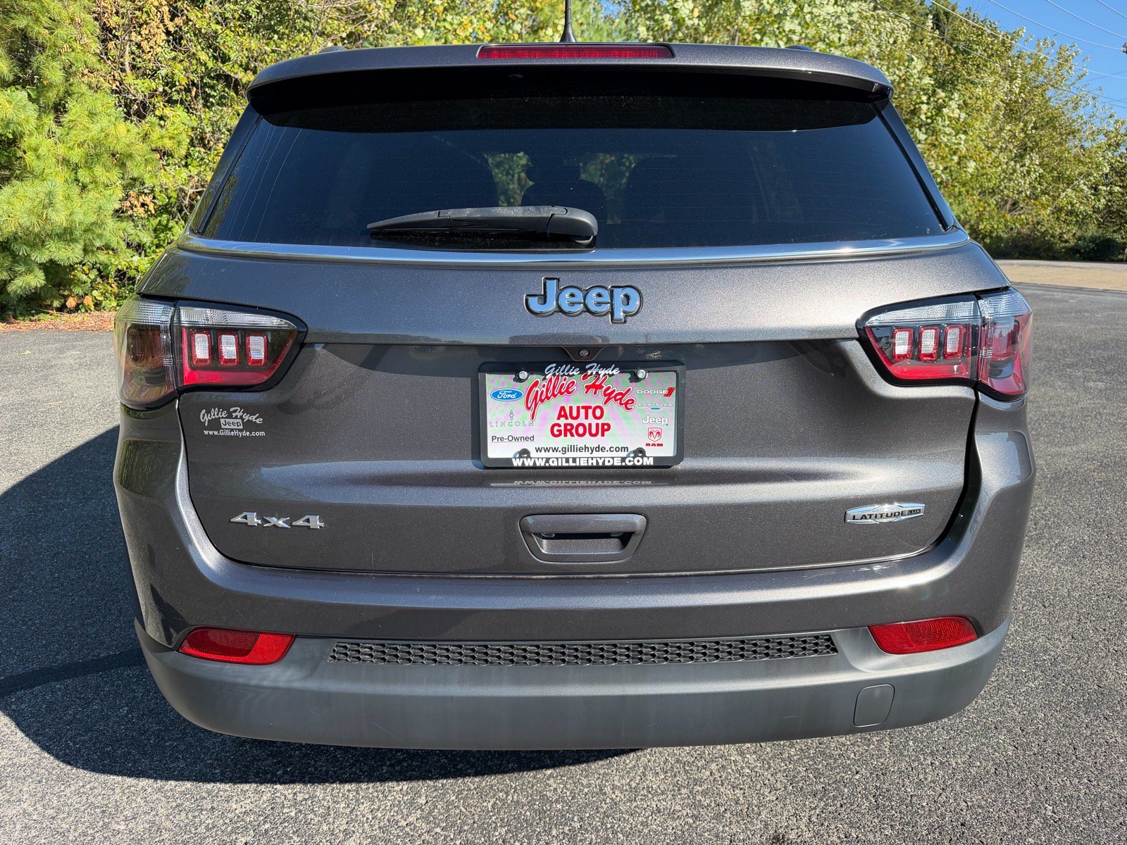 Used 2023 Jeep Compass Latitude w/ Sun and Sound Group AWD/4WD image 11