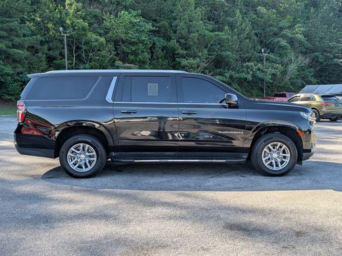 Used 2024 Chevrolet Suburban LS RWD image 10