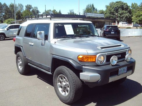 Used 2011 Toyota FJ Cruiser 4WD w/ Convenience Pkg image 7