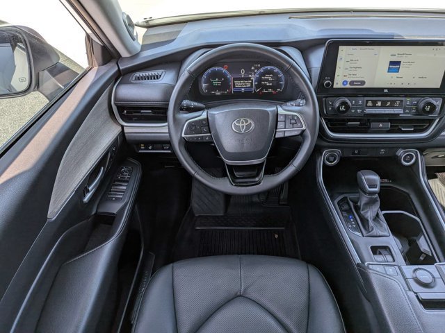 Used 2025 Toyota Grand Highlander FWD image 18