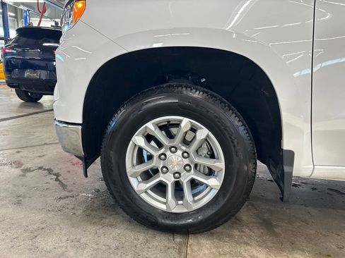 Used 2022 Chevrolet Silverado 1500 LT AWD/4WD image 27