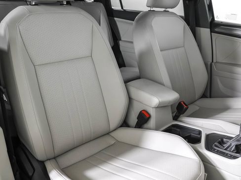 Used 2022 Volkswagen Tiguan SE R-Line image 46