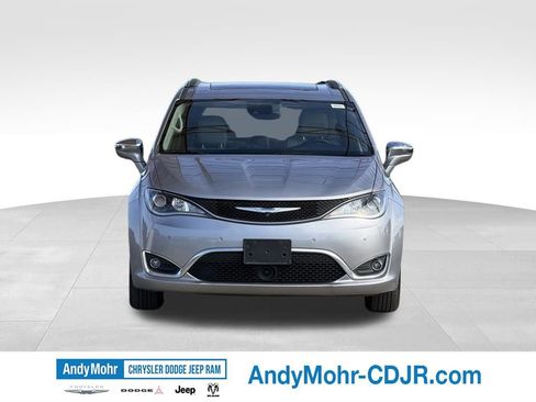 Used 2017 Chrysler Pacifica Limited FWD image 2