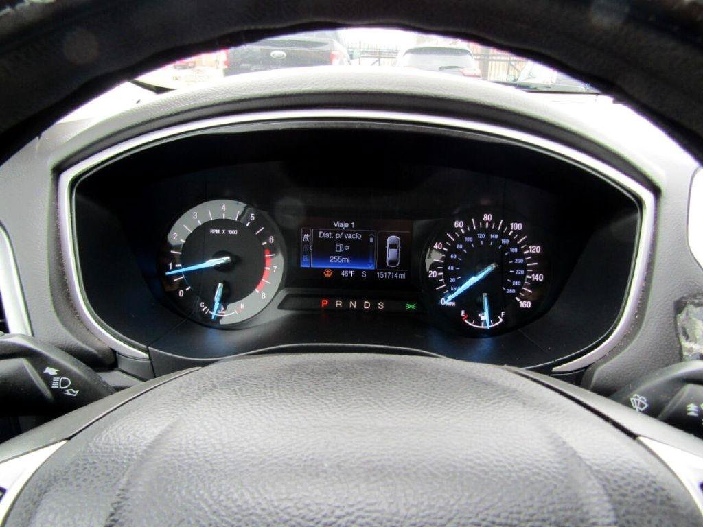 Used 2016 Ford Fusion SE FWD image 4