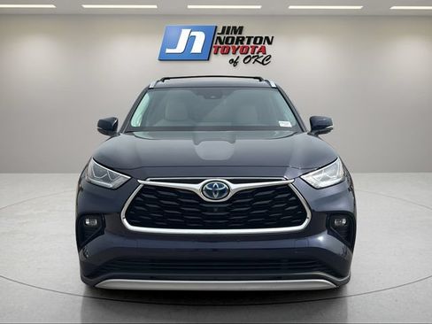 Used 2021 Toyota Highlander Platinum AWD/4WD image 2