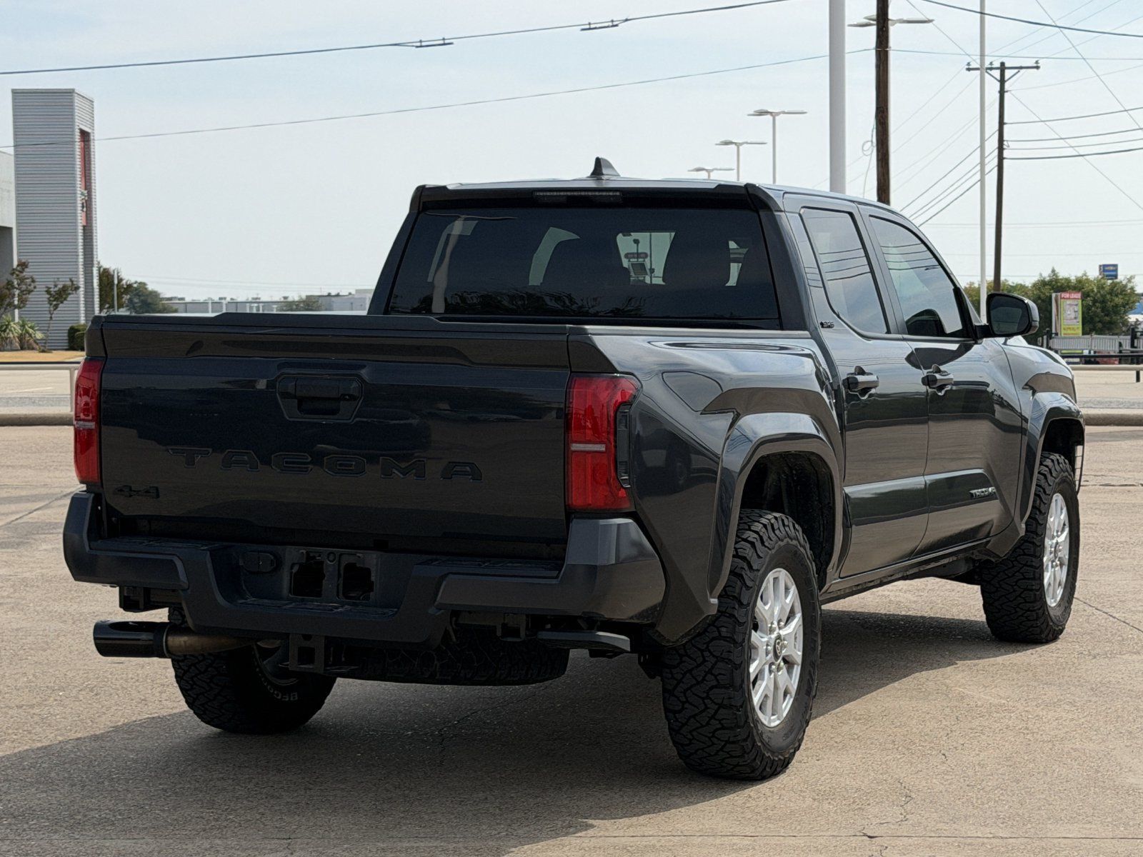 Used 2025 Toyota Tacoma SR5 AWD/4WD image 4