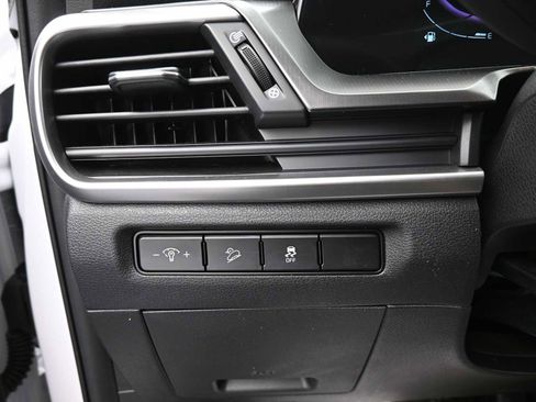 Used 2024 Kia Telluride LX image 10