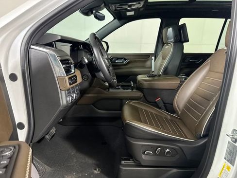 Used 2025 GMC Yukon Denali Ultimate w/ LPO, Floor Liner Package image 11