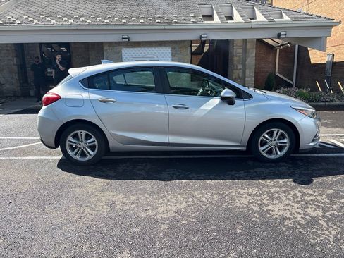 Used 2017 Chevrolet Cruze LT w/ Convenience Package FWD image 8