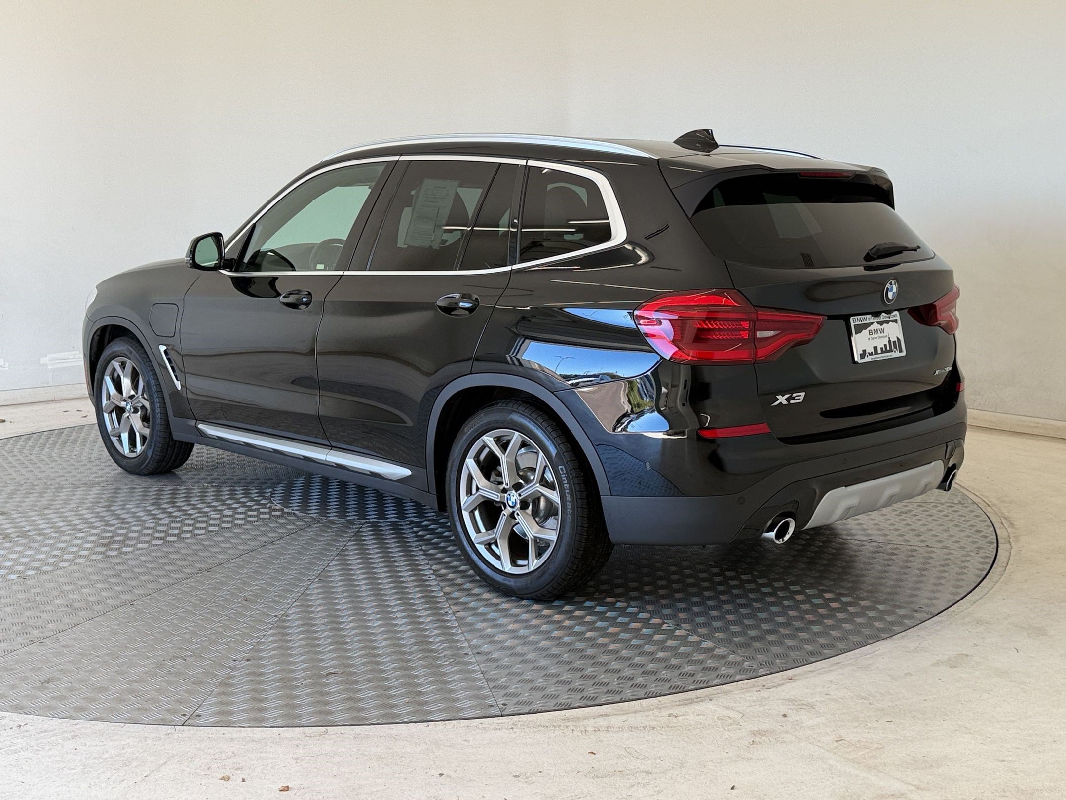 Used 2021 BMW X3 xDrive30e w/ Premium Package AWD/4WD image 3