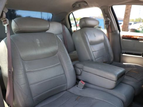 Used 2001 Lincoln Town Car Signature RWD image 23