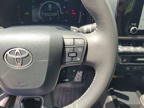 Used 2025 Toyota Camry SE w/ Convenience Package FWD image 21