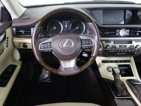 Used 2017 Lexus ES 350 image 32
