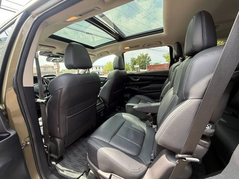 Used 2023 Subaru Ascent Limited w/ Technology Package AWD/4WD image 12