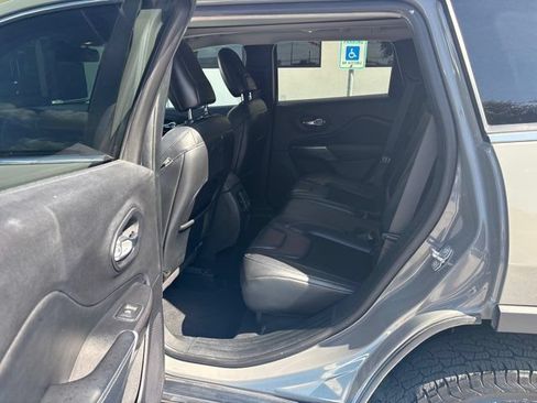 Used 2020 Jeep Cherokee Latitude Plus FWD image 20
