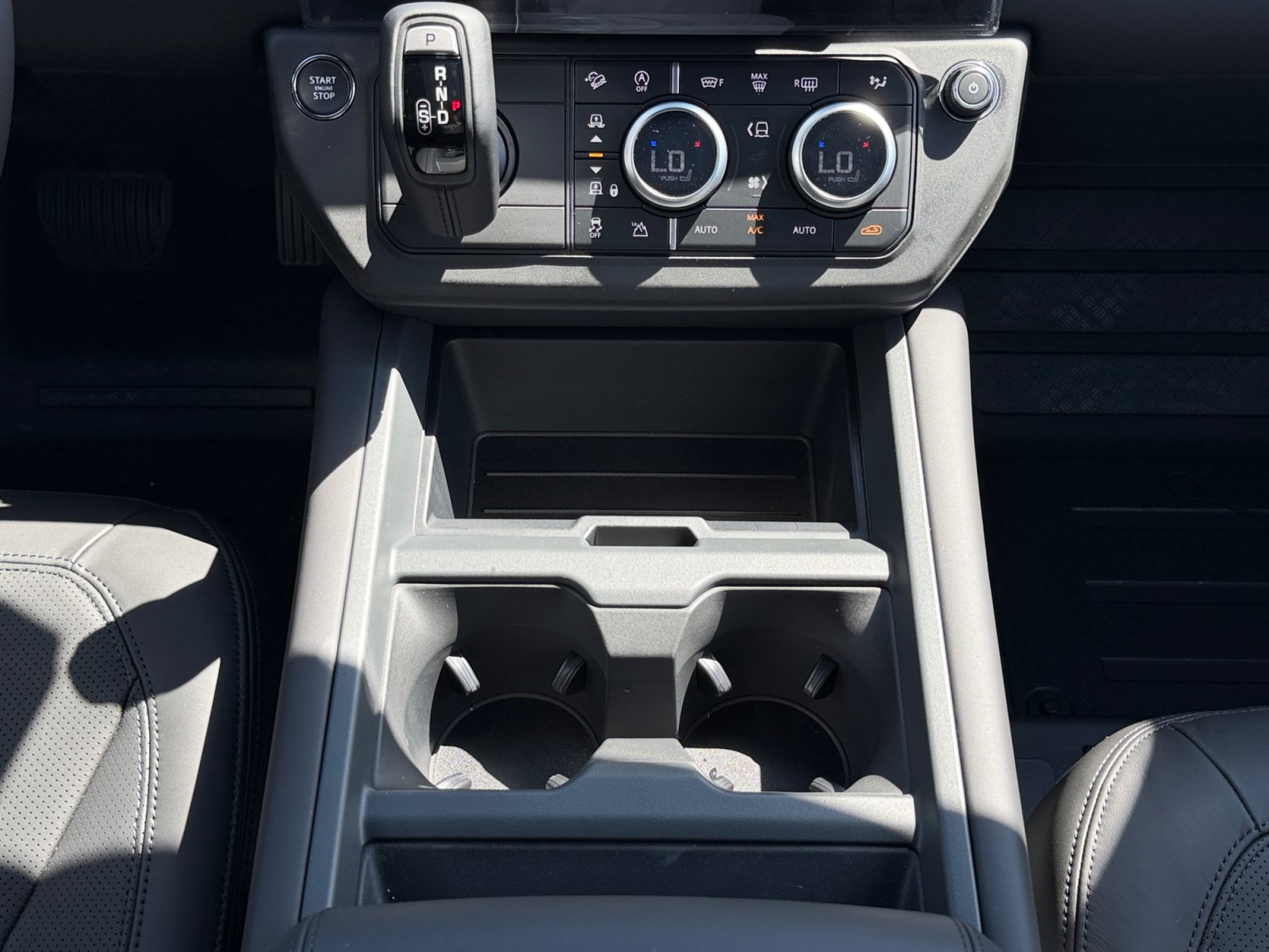 New 2026 Land Rover Defender 110 X-Dynamic SE AWD/4WD image 15