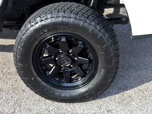 Used 2023 Toyota Tacoma SR image 4