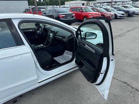 Used 2019 Ford Fusion SE FWD image 9