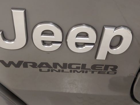 Used 2021 Jeep Wrangler Unlimited Sahara w/ Cold Weather Group image 31