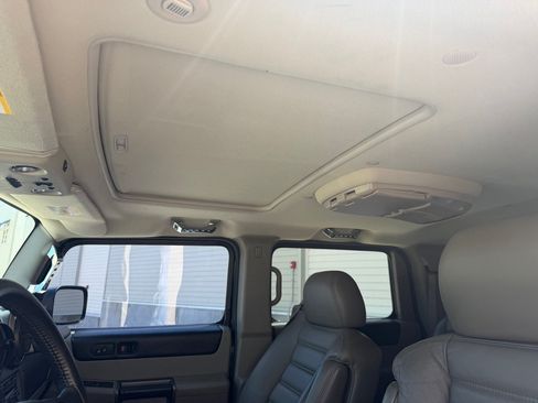 Used 2004 HUMMER H2 w/ Preferred Equipment Group AWD/4WD image 15