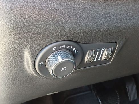 Used 2025 Jeep Compass Limited w/ Elite Group AWD/4WD image 9