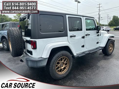 Used 2017 Jeep Wrangler Unlimited Sahara w/ Connectivity Group AWD/4WD image 9