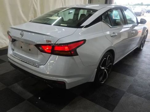 Used 2023 Nissan Altima 2.5 SR w/ SR Premium Package FWD image 3