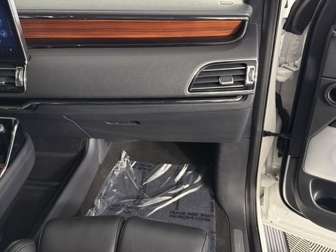 Used 2024 Lincoln Navigator Reserve image 36