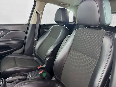 Used 2021 Buick Encore Preferred w/ Safety Package FWD image 34