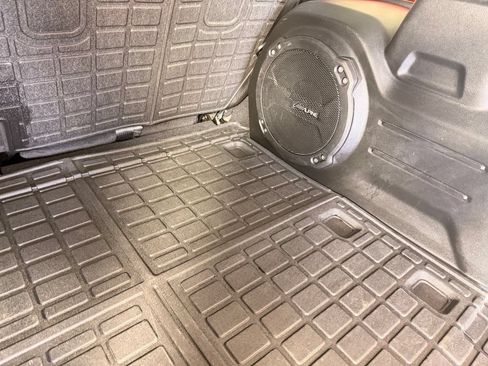 Used 2018 Jeep Wrangler Unlimited Rubicon AWD/4WD image 36