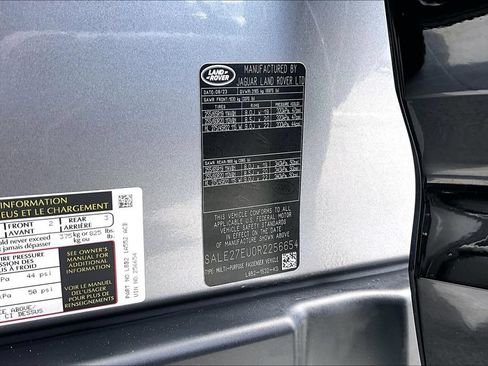 Certified 2024 Land Rover Defender 110 X-Dynamic SE AWD/4WD image 17